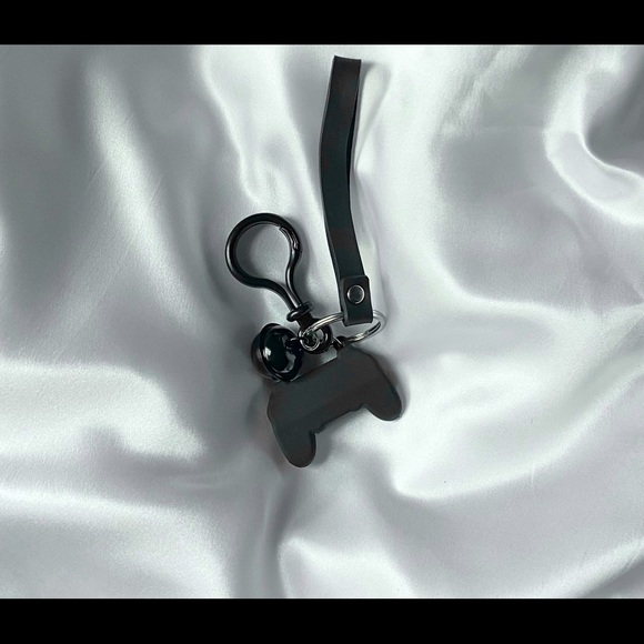 Black Game Controller Keychain - Picture 2 of 2
